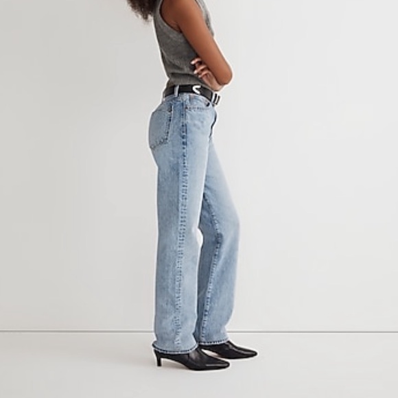 Madewell 90s Straight Jeans in Mercer Wash - Picture 4 of 11